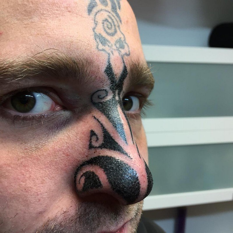 татуировки на нос